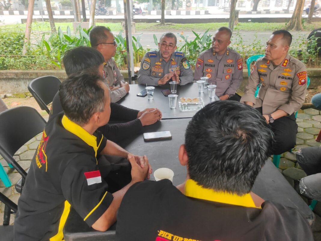 Ditbinmas Polda Kalbar Ajak 37 Komunitas Bantu Polri Menjaga Keamanan Ditbinmas Polda Kalbar Ajak 37 Komunitas Bantu Polri Menjaga Keamanan