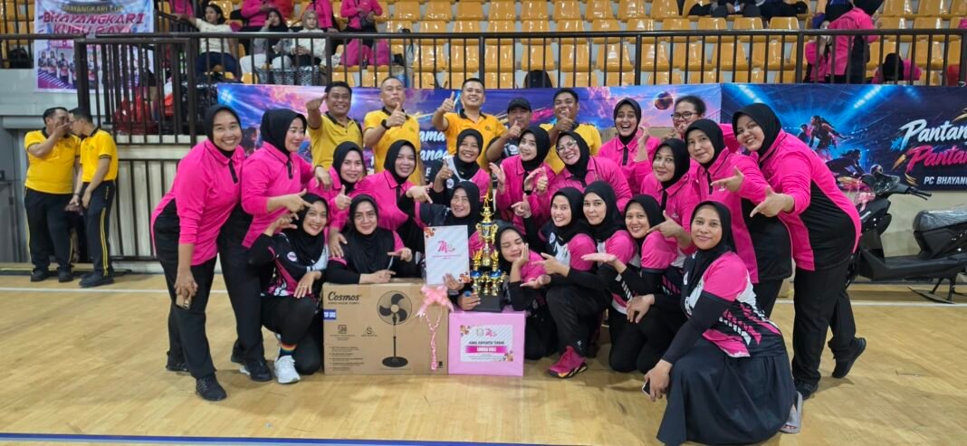 Bhayangkari Polres Kubu Raya Raih Juara IV Voli dan Juara II Suporter HKG ke-74 Bhayangkari Polres Kubu Raya Raih Juara IV Voli dan Juara II Suporter HKG ke-74