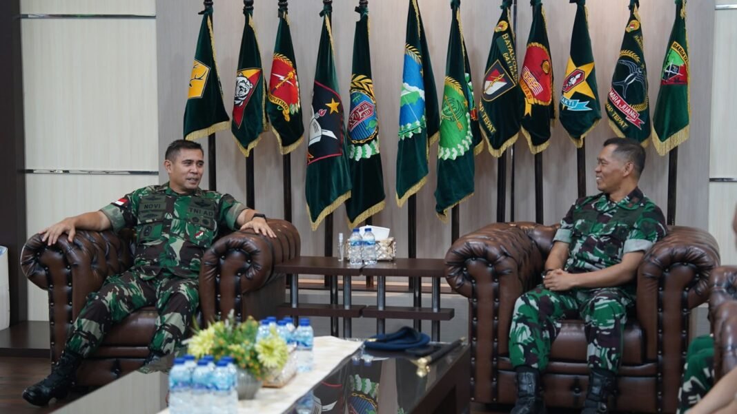 Pangdam XII/Tpr Terima Audiensi Pamitan Danlanud Supadio di Lobby Makodam Pangdam XII/Tpr Terima Audiensi Pamitan Danlanud Supadio di Lobby Makodam