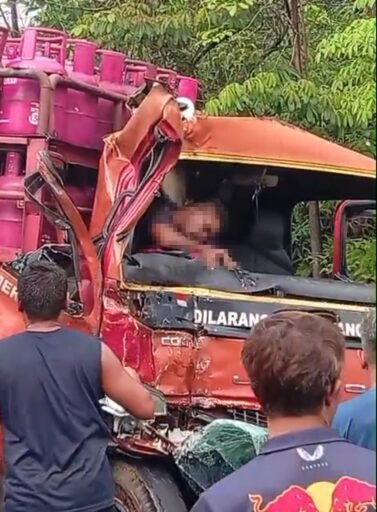 Tabrakan Truk Elpiji Jalan Trans Kalimantan Merenggut Nyawa Pengemudi Tabrakan Truk Elpiji Jalan Trans Kalimantan Merenggut Nyawa Pengemudi