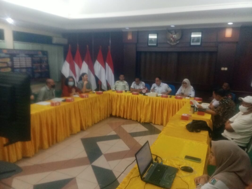 Warga Perum Sacna Nusantara hadiri Undangan Lurah Sunter Agung klarifikasi Dampak Bangunan Awning Warga Perum Sacna Nusantara hadiri Undangan Lurah Sunter Agung klarifikasi Dampak Bangunan Awning