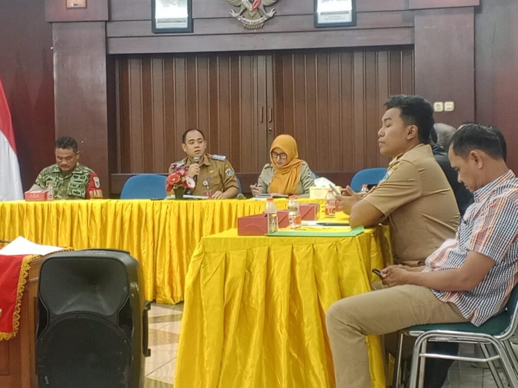 Rapat Buntu! Polemik Awning di Lapangan RTH RW 017 Sunter Agung, Lurah dan Citata Dipertanyakan Rapat Buntu! Polemik Awning di Lapangan RTH RW 017 Sunter Agung, Lurah dan Citata Dipertanyakan