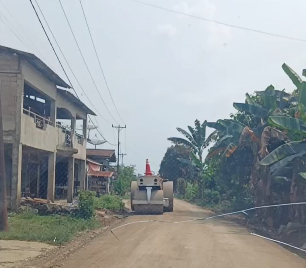 Proyek Jalan Jombang Disorot, Pelaksana Kenyang, PPK Sehat, Bupati Cuma Duduk di Ruang AC Proyek Jalan Jombang Disorot, Pelaksana Kenyang, PPK Sehat, Bupati Cuma Duduk di Ruang AC