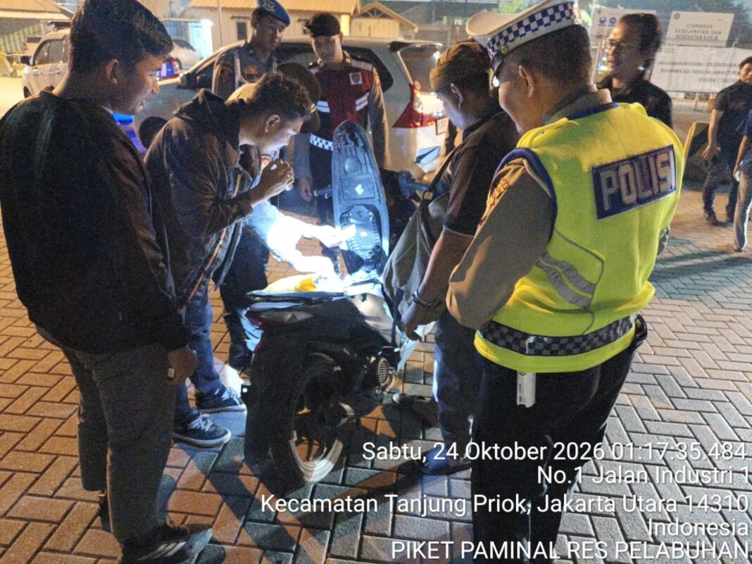 Polres Priok, Gelar Patroli Cipta Kondisi dan Strongpoint, Antisipasi Gangguan Kamtibmas pada Malam Hari Polres Priok, Gelar Patroli Cipta Kondisi dan Strongpoint, Antisipasi Gangguan Kamtibmas pada Malam Hari