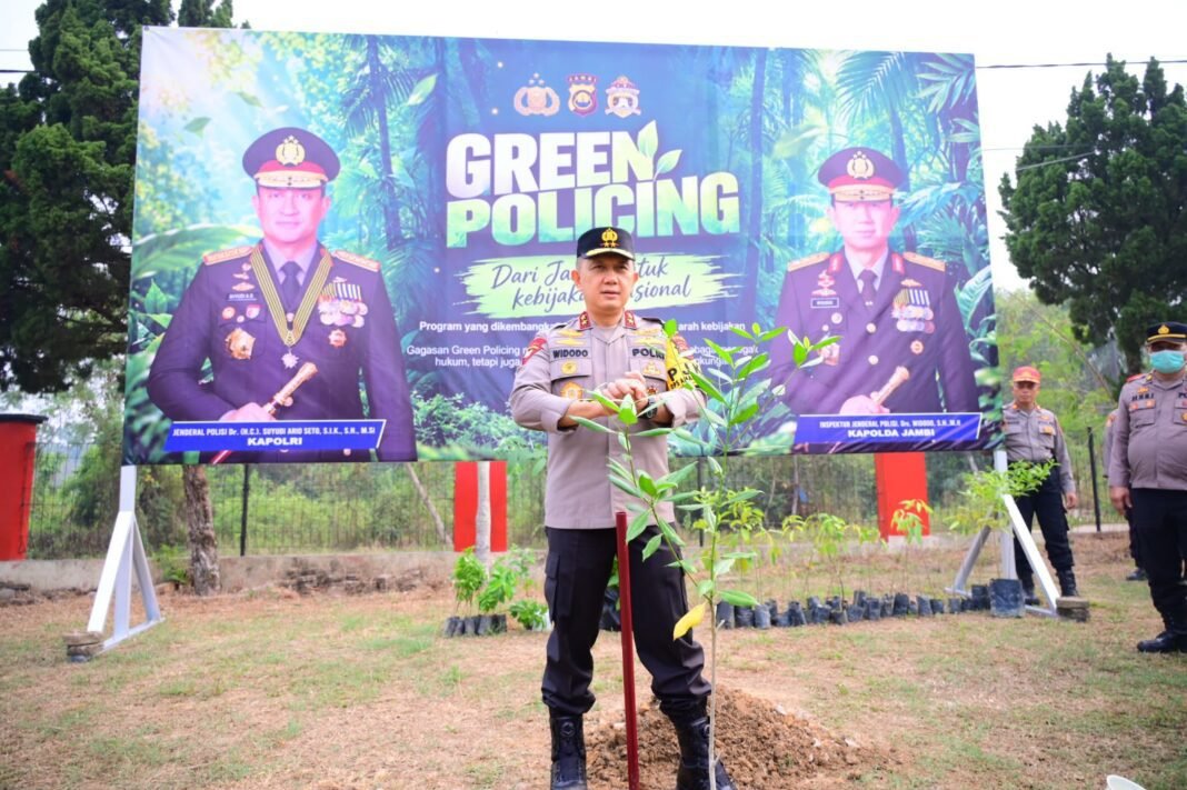 Kapolda Jambi Pimpin Penanaman Pohon di SPN, Wujudkan Komitmen Green Policing & Pelestarian Lingkungan Kapolda Jambi Pimpin Penanaman Pohon di SPN, Wujudkan Komitmen Green Policing & Pelestarian Lingkungan