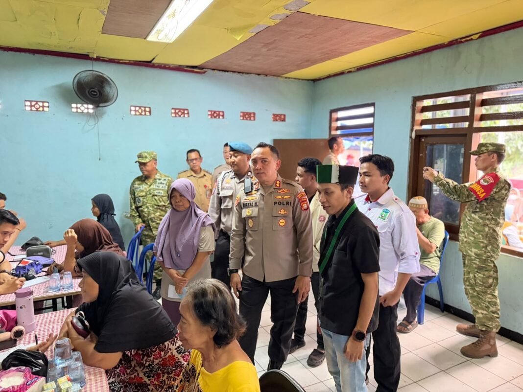 Wakapolres Metro Jakarta Pusat & Mahasiswa Gelar Bakti Sosial, Layani Pengobatan Gratis & Bagikan Sembako Wakapolres Metro Jakarta Pusat & Mahasiswa Gelar Bakti Sosial, Layani Pengobatan Gratis & Bagikan Sembako