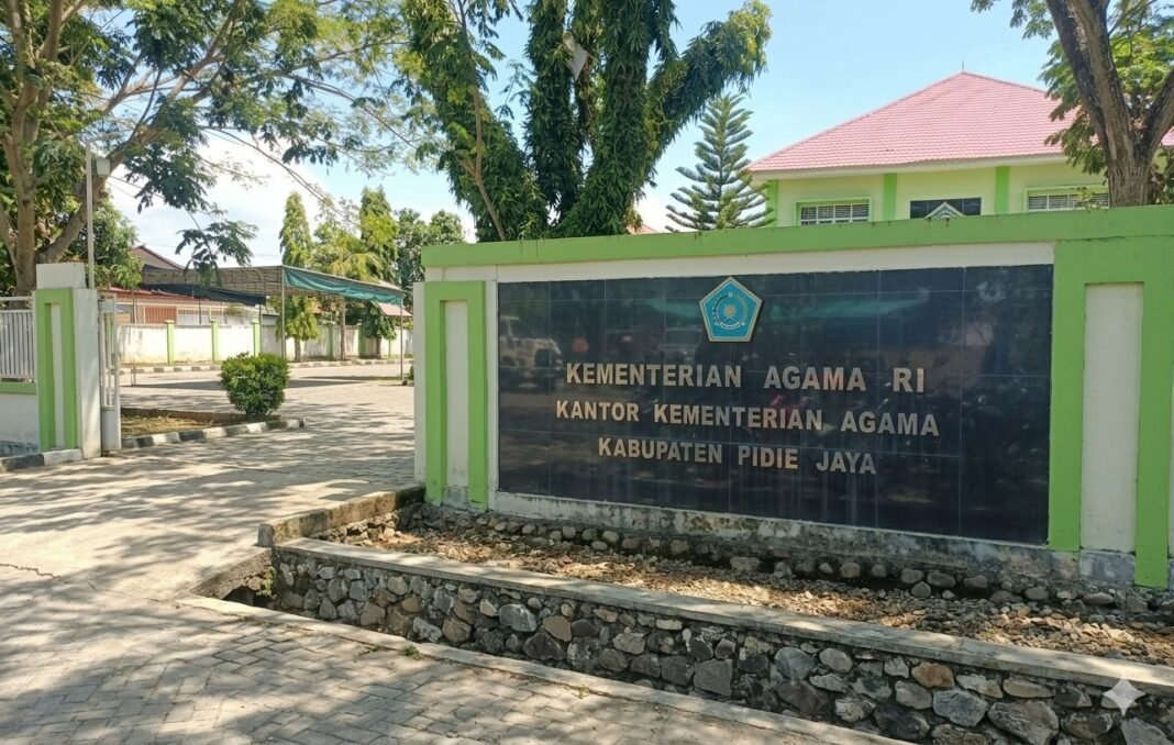 Dugaan Mark-Up Pengadaan Laptop di Kemenag Pidie Jaya, Publik Menunggu Langkah Aparat Hukum Dugaan Mark-Up Pengadaan Laptop di Kemenag Pidie Jaya, Publik Menunggu Langkah Aparat Hukum